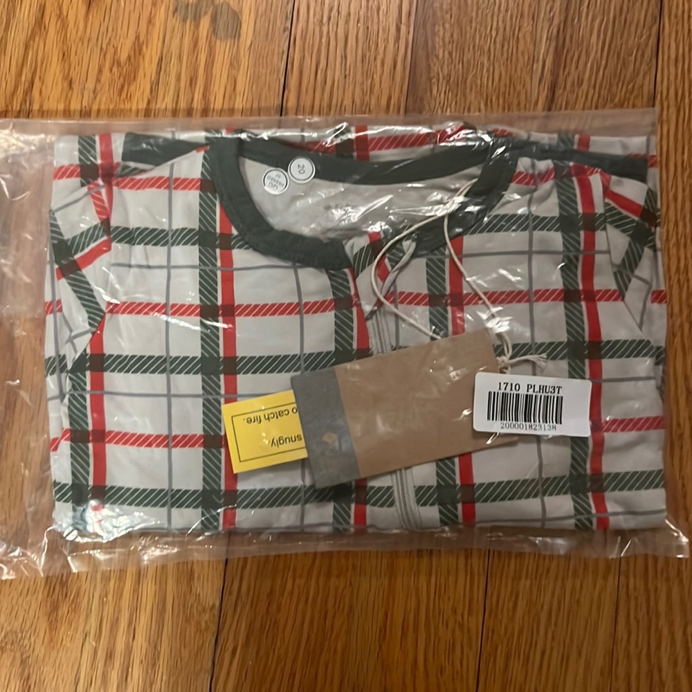 New with tags Kyte baby zippered romper. Christmas plaid print. 3T.